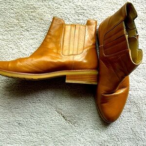 Stuart Weitzman saddle  color booties.